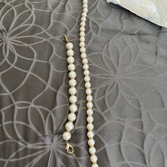 2) Pearl and Rhinestone strap for bag. Brand NEW in bag! NEVER USED‼️ Total of 2 - Picture 9 of 11